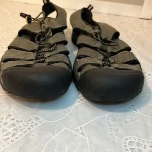 Keen | Shoes | Keen Close Toed Sandals Greenblack Size5  display picture 1